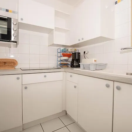 Le Lavandou, T2 Avec Piscine, 4 Couchages Proche - Fr-1-803-20