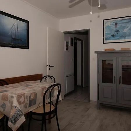 Appartement Le Lavandou, T2 Avec Piscine Et Parking, 4 Couchages - Fr-1-803-20 *