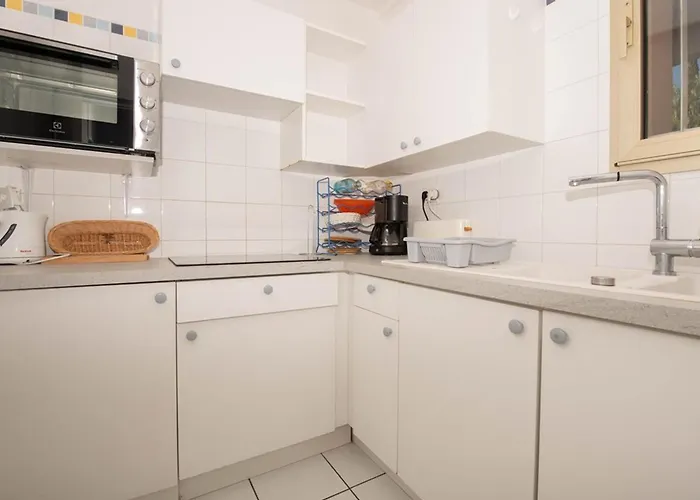 Le Lavandou, T2 Avec Piscine, 4 Couchages Proche - Fr-1-803-20