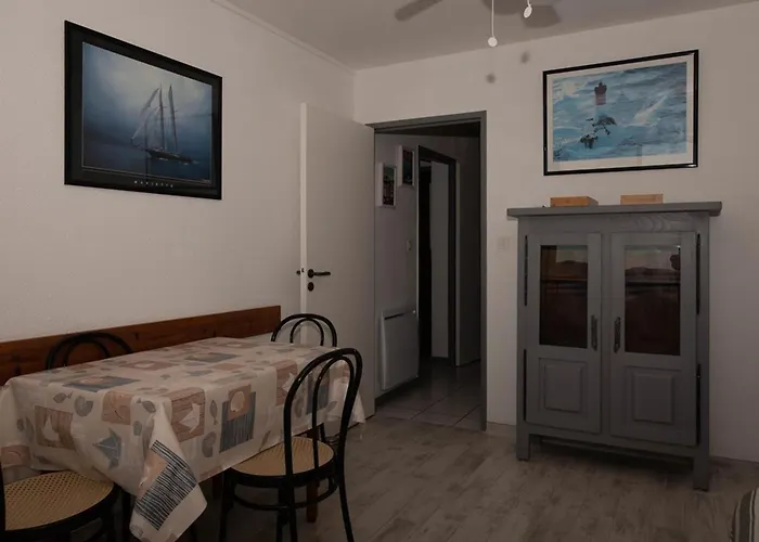 Lägenhet Le Lavandou, T2 Avec Piscine, 4 Couchages Proche - Fr-1-803-20 *