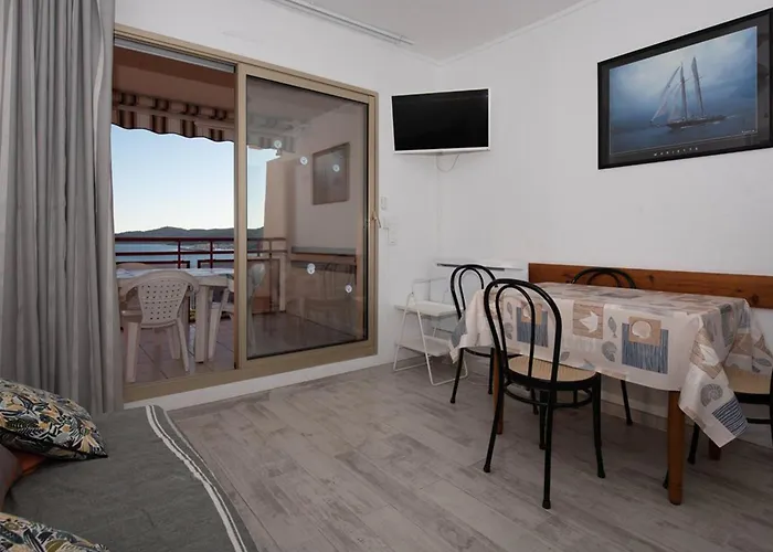 Le Lavandou, T2 Avec Piscine, 4 Couchages Proche - Fr-1-803-20 Le Lavandou