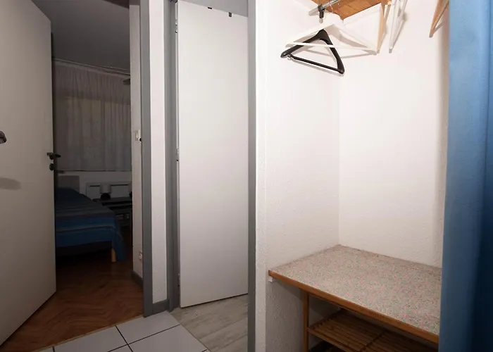 Le Lavandou, T2 Avec Piscine, 4 Couchages Proche - Fr-1-803-20 Apartmán